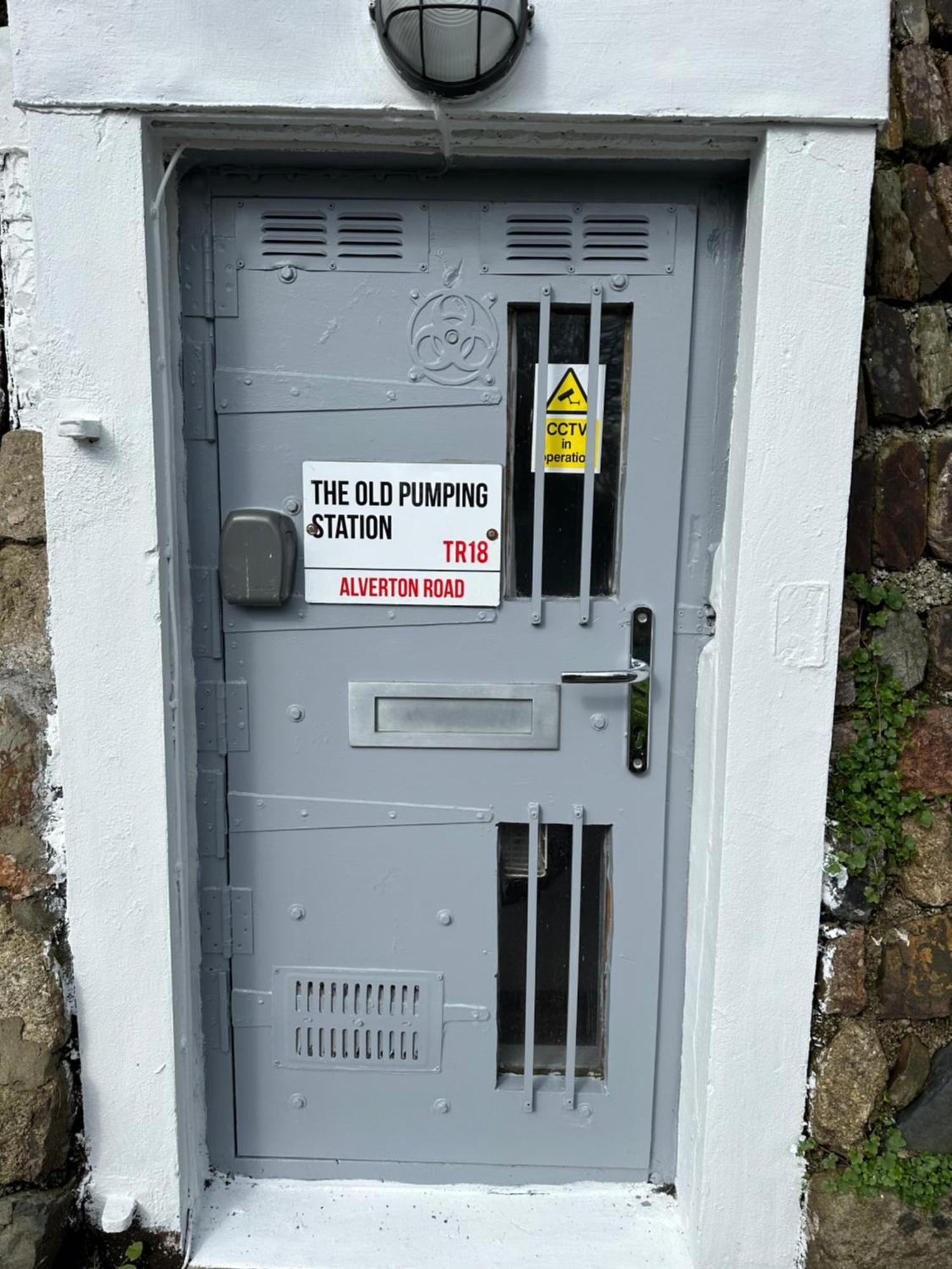 Apartmán The Old Water Pumping Station Quirky Underground Hobbit House Penzance Exteriér fotografie